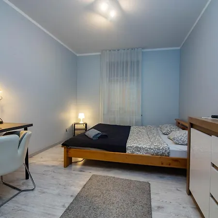 Center 2-bedroom Gem In *