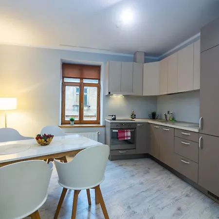 Center 2-bedroom Gem In